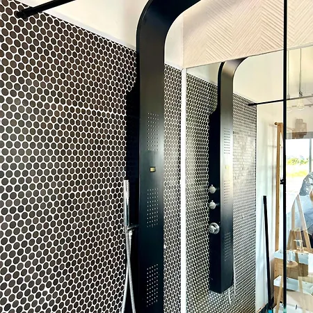 Cosy - Baignoire Balneo Et Clim Αλμπί