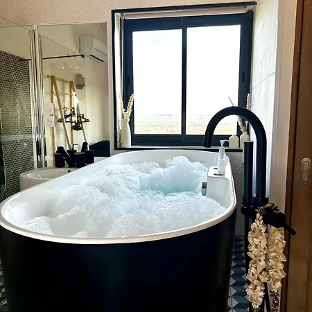 Cosy - Baignoire Balneo Et Clim Apartman *